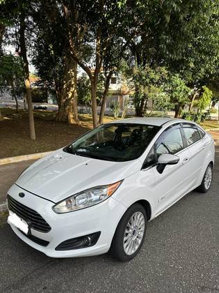 FORD FIESTA 1.6 TITANIUM SEDAN 16V FLEX 4P POWERSHIFT FORD FIESTA 1.6 TITANIUM SEDAN 16V FLEX 4P POWERSHIFT